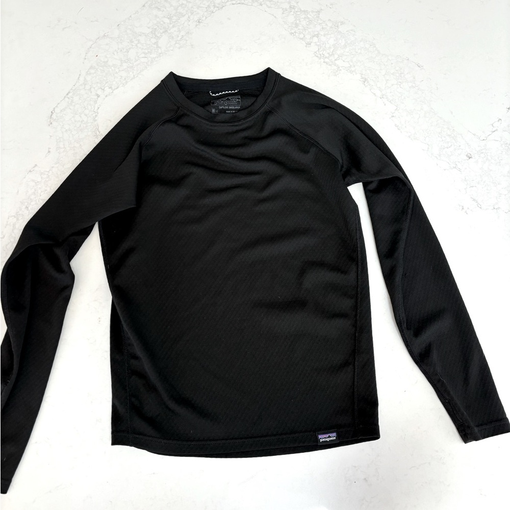 Patagonia kids Baselayer top. Size 10. Black.